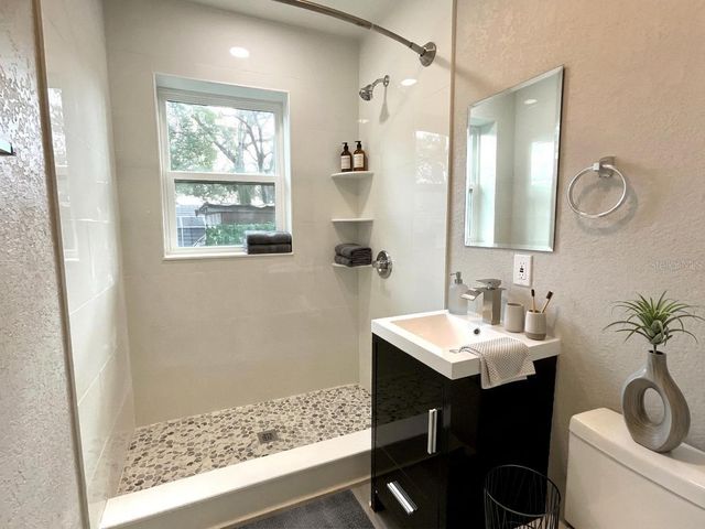 2102 E CARACAS STREET, Tampa, FL 33610