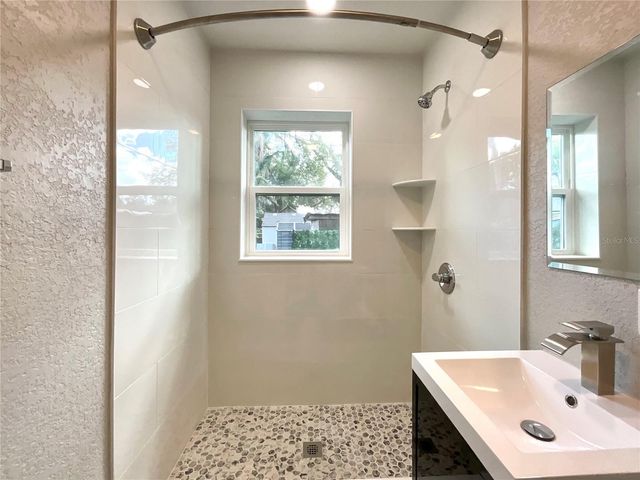 2102 E CARACAS STREET, Tampa, FL 33610