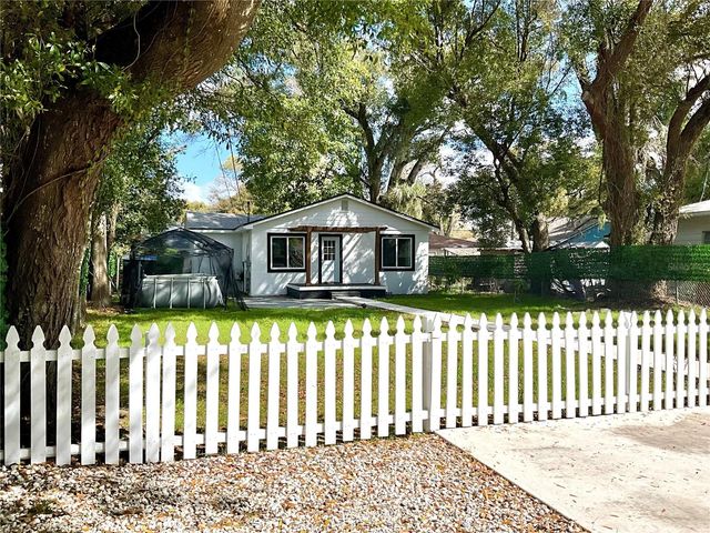 2102 E CARACAS STREET, Tampa, FL 33610