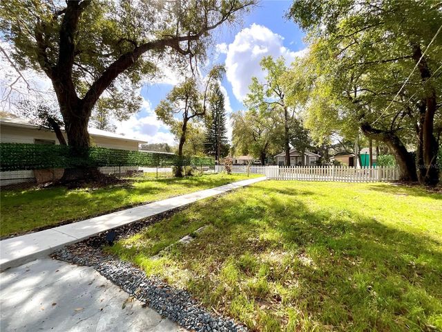 2102 E CARACAS STREET, Tampa, FL 33610