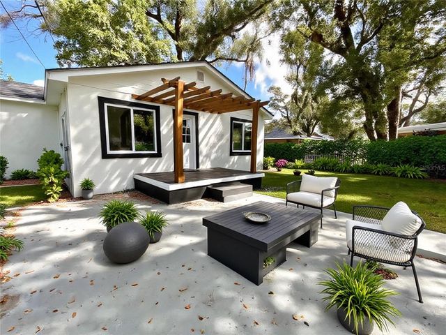 2102 E CARACAS STREET, Tampa, FL 33610