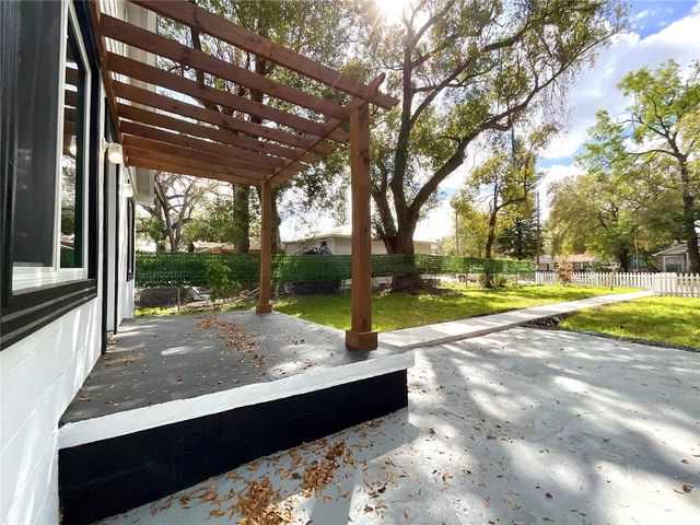 2102 E CARACAS STREET, Tampa, FL 33610