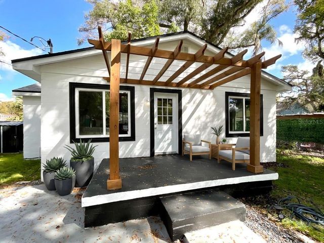 2102 E CARACAS STREET, Tampa, FL 33610