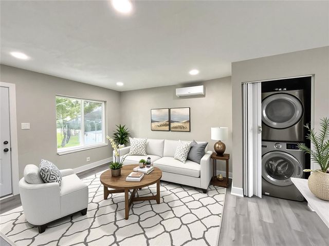 2102 E CARACAS STREET, Tampa, FL 33610