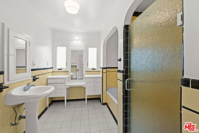 1542 S Canfield Avenue, Los Angeles, CA 90035
