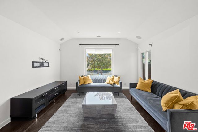 1542 S Canfield Avenue, Los Angeles, CA 90035