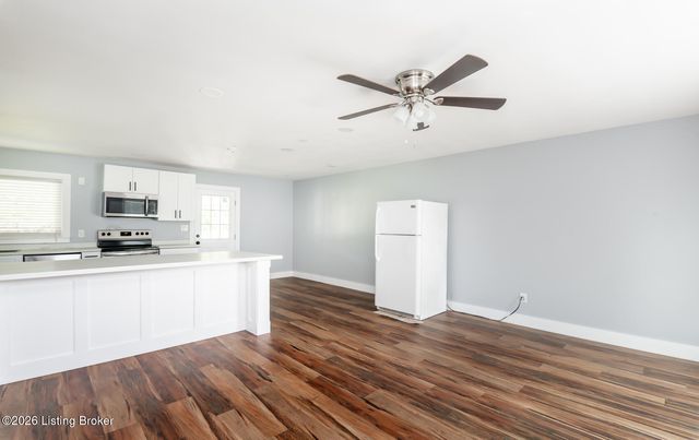 4400 Raven Ridge Dr, Louisville, KY 40216