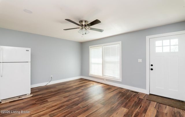 4400 Raven Ridge Dr, Louisville, KY 40216