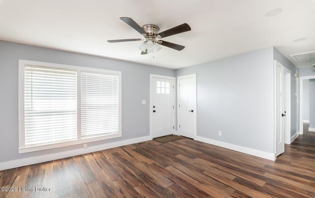 4400 Raven Ridge Dr, Louisville, KY 40216