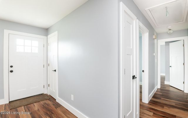 4400 Raven Ridge Dr, Louisville, KY 40216