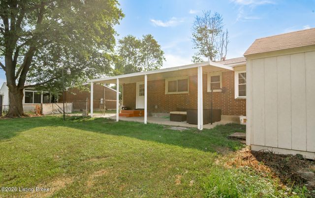 4400 Raven Ridge Dr, Louisville, KY 40216