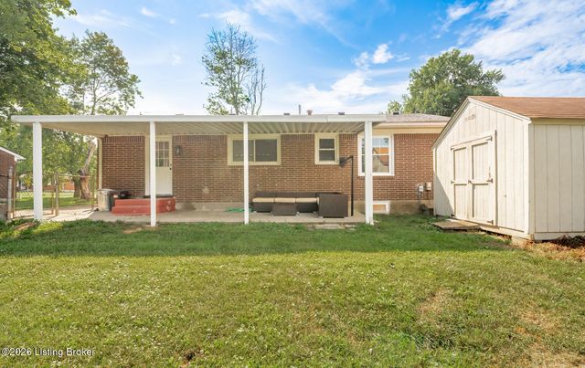 4400 Raven Ridge Dr, Louisville, KY 40216
