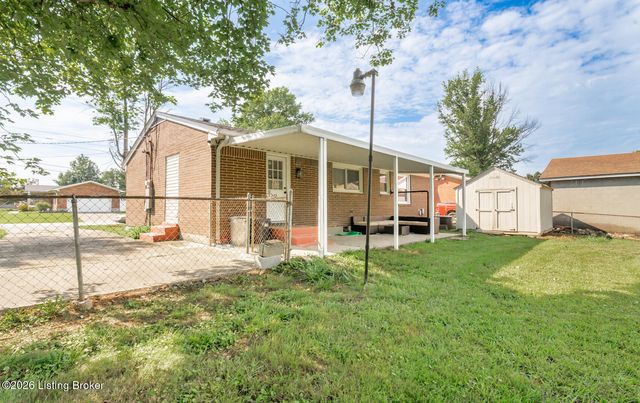 4400 Raven Ridge Dr, Louisville, KY 40216