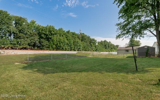 4400 Raven Ridge Dr, Louisville, KY 40216