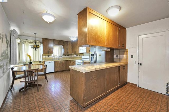 26462 Stanwood Ave, Hayward, CA 94544