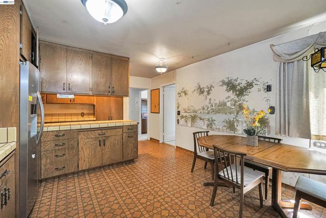 26462 Stanwood Ave, Hayward, CA 94544