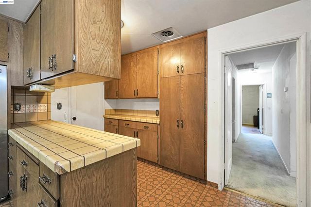 26462 Stanwood Ave, Hayward, CA 94544