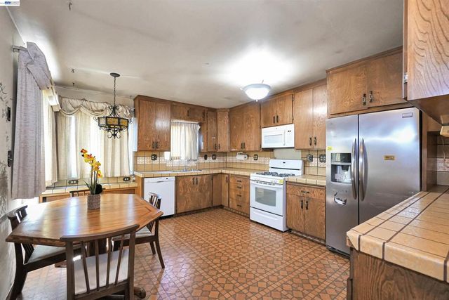 26462 Stanwood Ave, Hayward, CA 94544