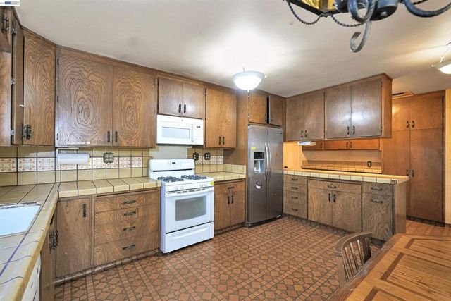 26462 Stanwood Ave, Hayward, CA 94544