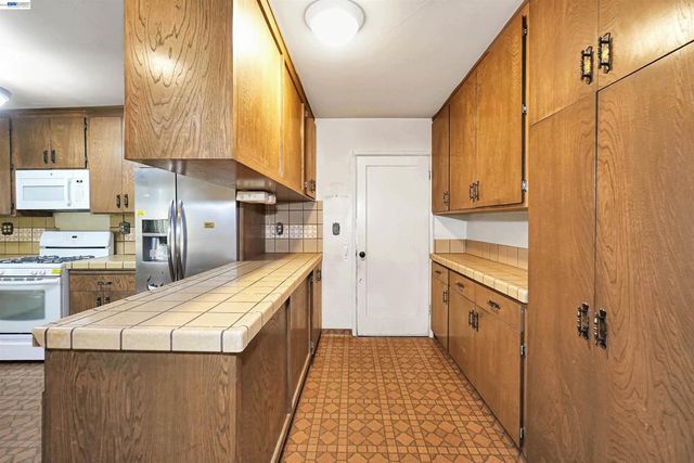 26462 Stanwood Ave, Hayward, CA 94544