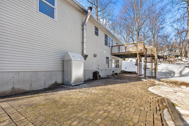 55 Albion Oval, Mahopac, NY 10541