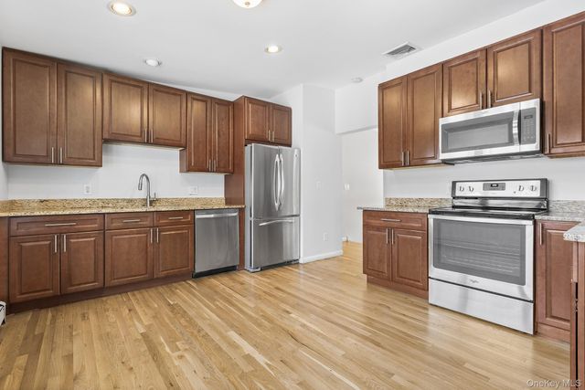 55 Albion Oval, Mahopac, NY 10541