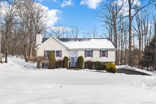 55 Albion Oval, Mahopac, NY 10541