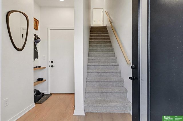 5302 Elmwood Plaza, Omaha, NE 68106