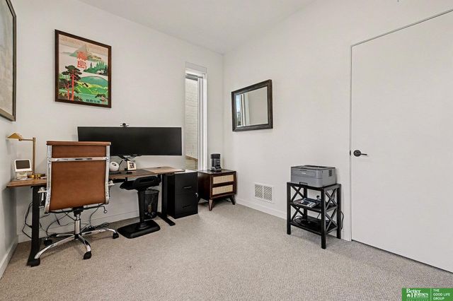 5302 Elmwood Plaza, Omaha, NE 68106