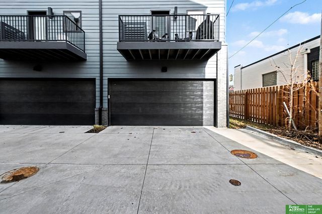 5302 Elmwood Plaza, Omaha, NE 68106