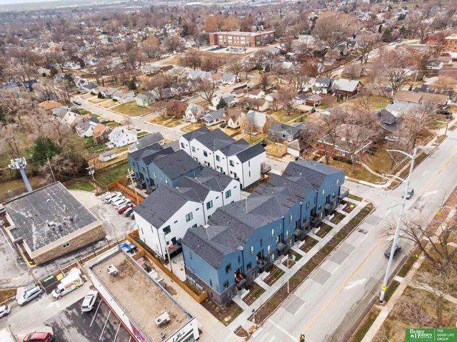 5302 Elmwood Plaza, Omaha, NE 68106