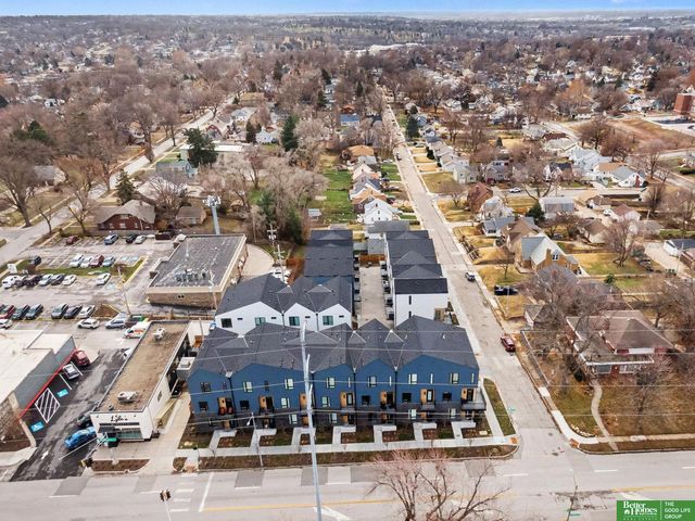 5302 Elmwood Plaza, Omaha, NE 68106