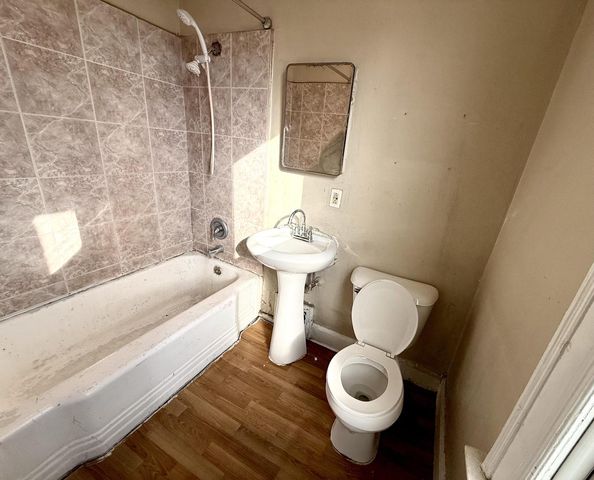 1225 W Madison STREET, Milwaukee, WI 53204