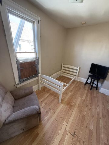 1225 W Madison STREET, Milwaukee, WI 53204