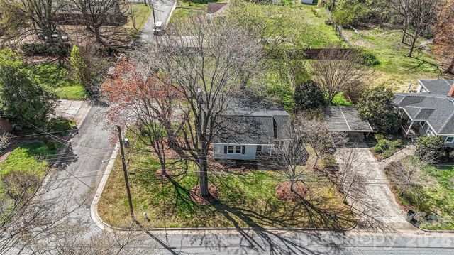 2407 4th Street NE, Hickory, NC 28601