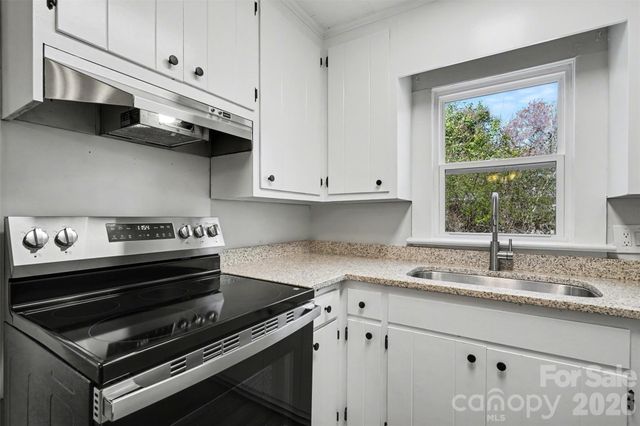 2407 4th Street NE, Hickory, NC 28601