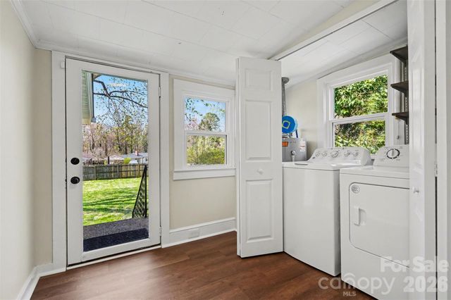 2407 4th Street NE, Hickory, NC 28601