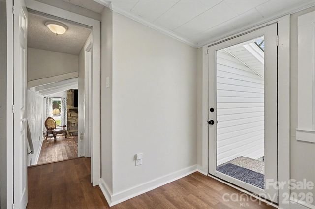 2407 4th Street NE, Hickory, NC 28601