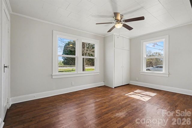 2407 4th Street NE, Hickory, NC 28601