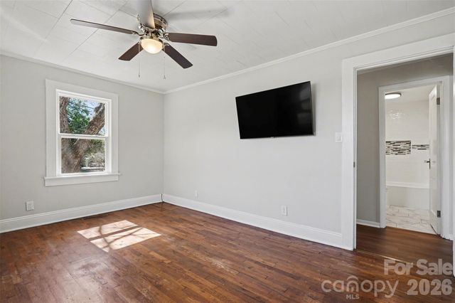 2407 4th Street NE, Hickory, NC 28601