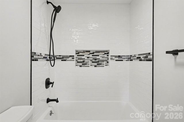 2407 4th Street NE, Hickory, NC 28601