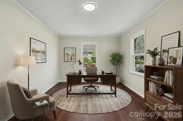 2407 4th Street NE, Hickory, NC 28601