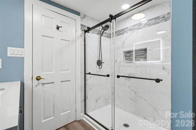 2407 4th Street NE, Hickory, NC 28601