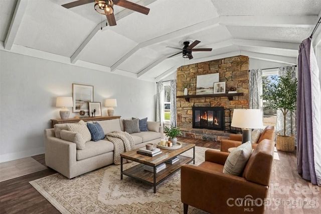 2407 4th Street NE, Hickory, NC 28601