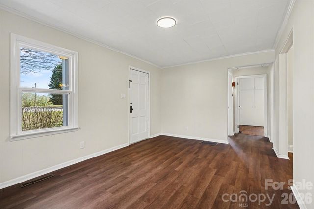 2407 4th Street NE, Hickory, NC 28601