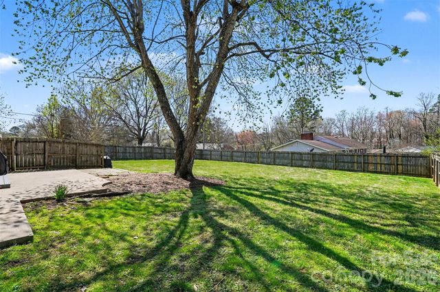 2407 4th Street NE, Hickory, NC 28601