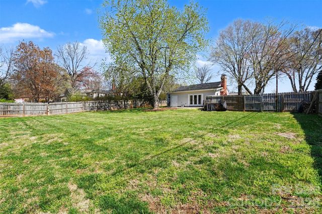 2407 4th Street NE, Hickory, NC 28601