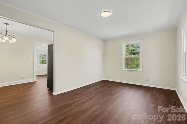 2407 4th Street NE, Hickory, NC 28601