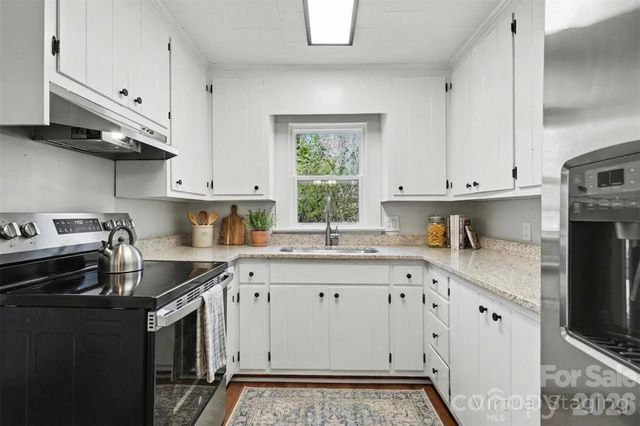 2407 4th Street NE, Hickory, NC 28601