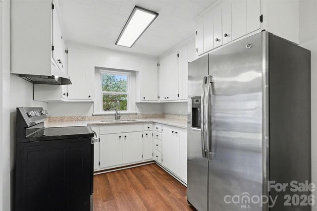 2407 4th Street NE, Hickory, NC 28601